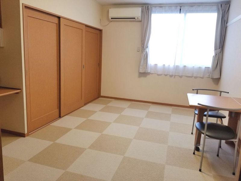 レオパレスマルベリーランチＡ 居間