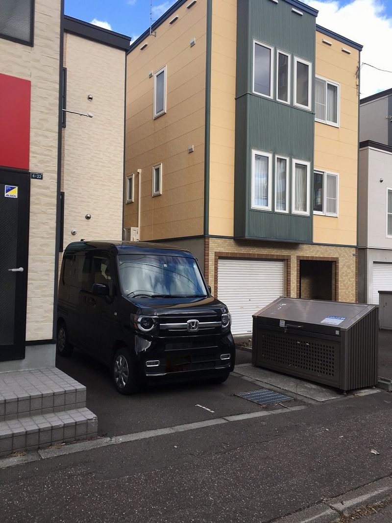 レオパレスタキオン 駐車場
