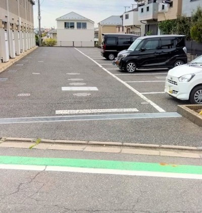 レオパレスヴィラポワール 駐車場