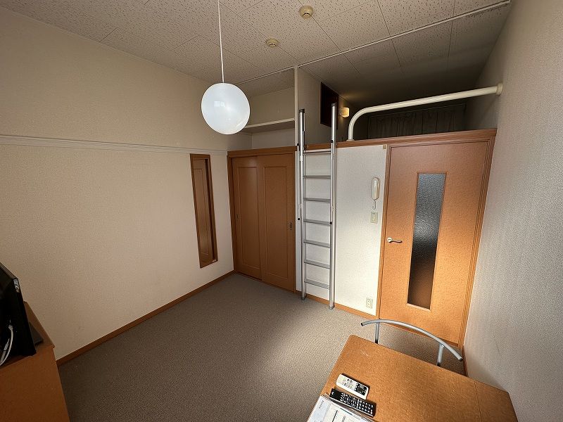 レオパレスポミカ 寝室
