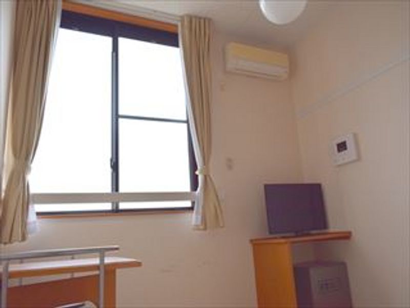レオパレスラーク 居間