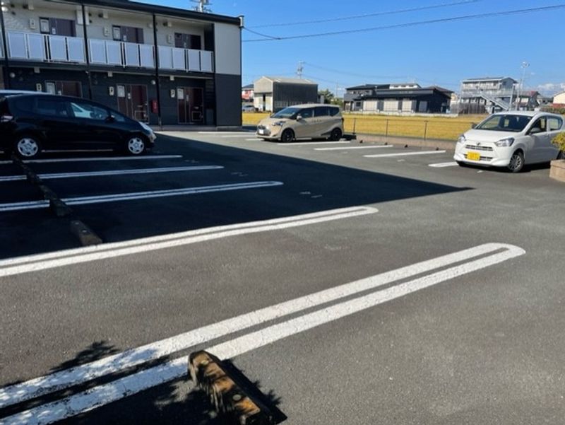 レオパレスＳ１３６ 駐車場