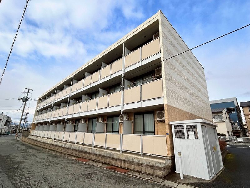 レオパレス五日町 外観
