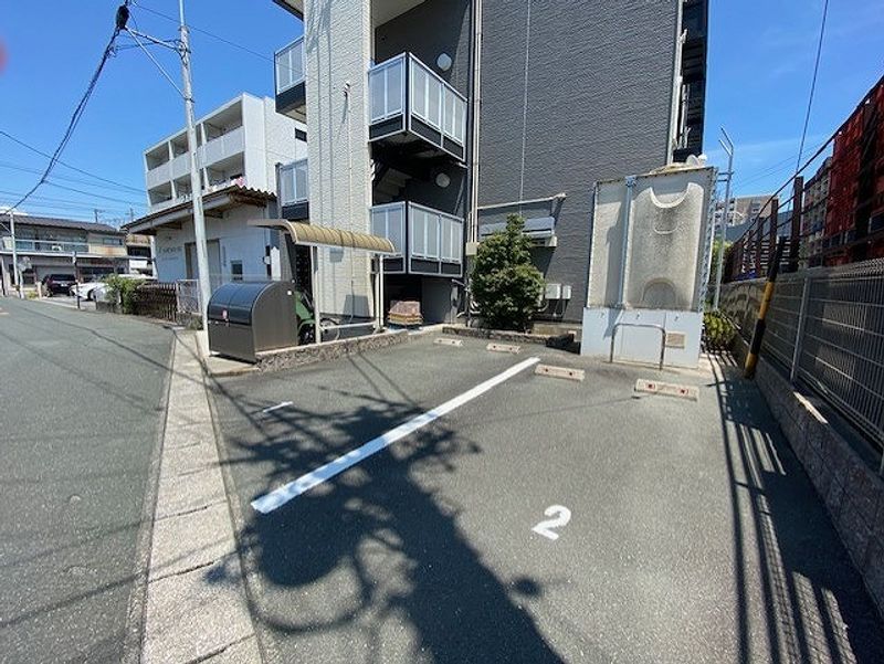レオパレス楓 駐車場