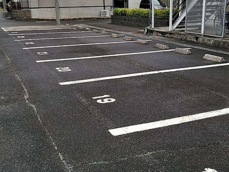 レオパレス井上 駐車場