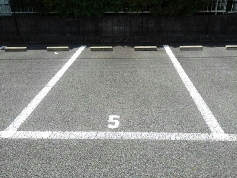 レオパレスシュガーグレイス 駐車場
