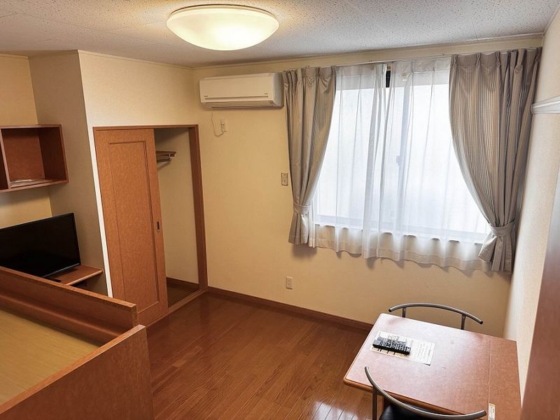 レオパレスコンフォールＫ 居間