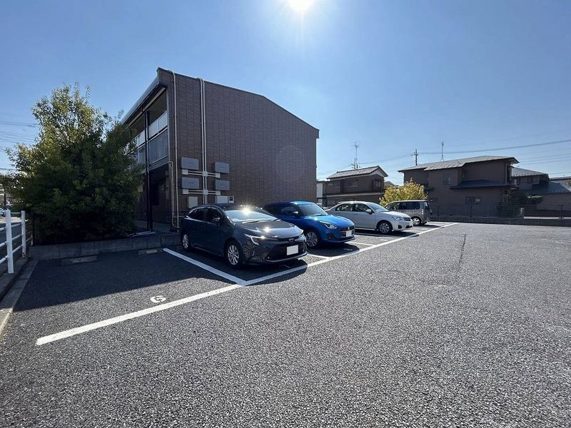 レオパレス千年の時 駐車場
