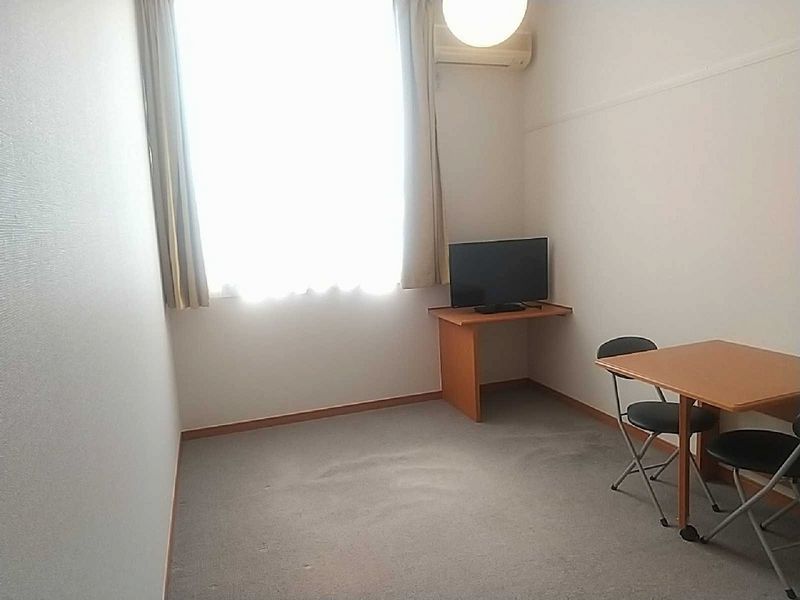 レオパレスグレイスⅡ 居間