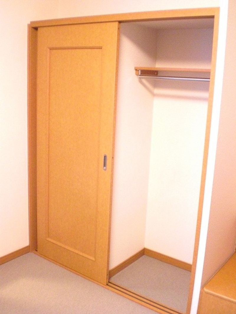 レオパレスひまわり 収納
