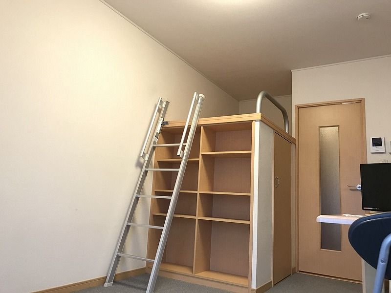 レオパレスフロントコート 居間