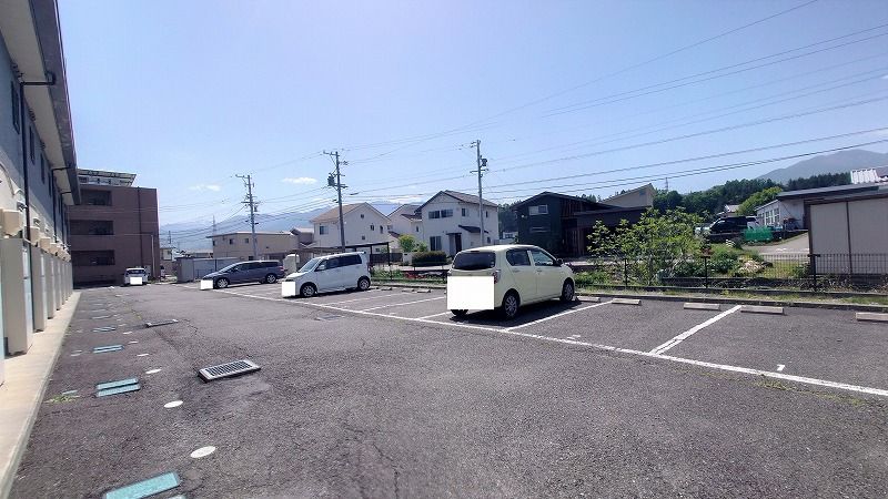 レオパレスペイサージュ 駐車場