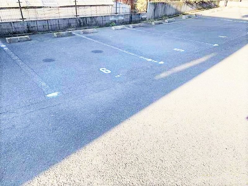 レオパレス黒髪 駐車場