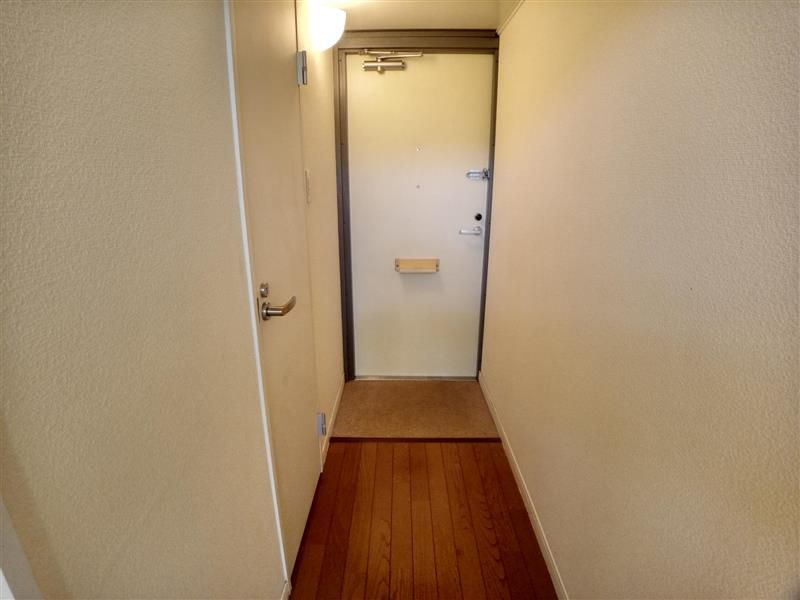 レオパレスフォンターナ 玄関