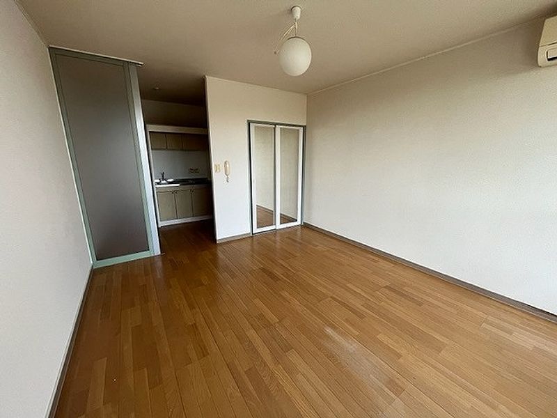 レオパレス神田 居間