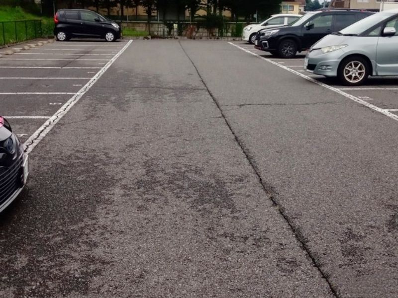 レオパレスアールフィールド三和 駐車場
