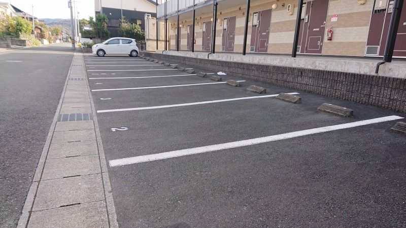 レオパレスボヌール 駐車場