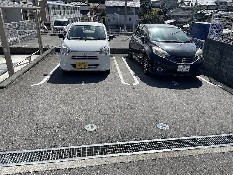 クレイノメゾンルミナス久原 駐車場