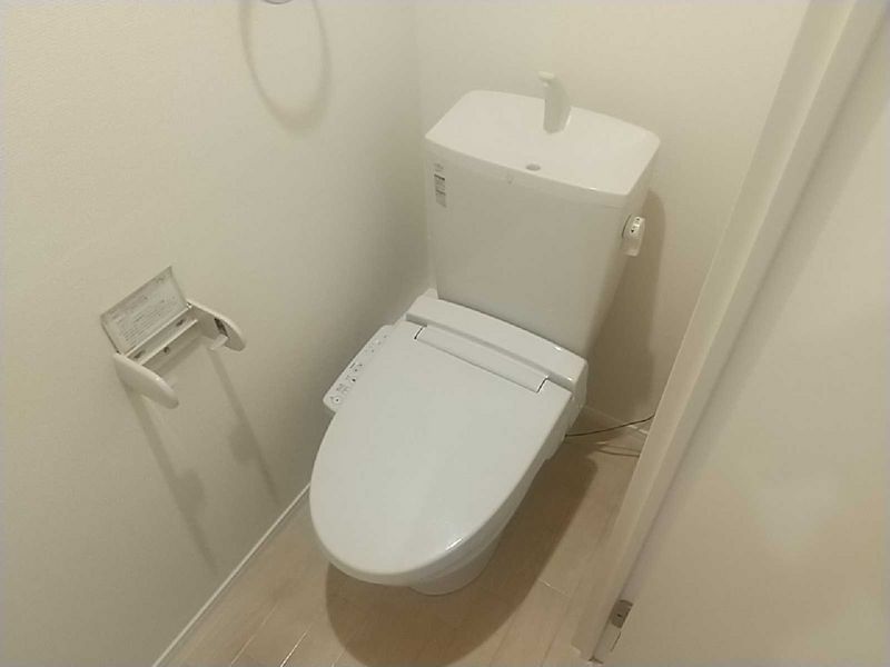 MIRANDA Falconer I Toilet