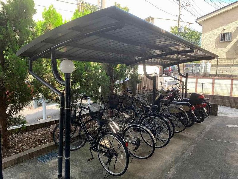 レオパレスフロール市沢 駐車場