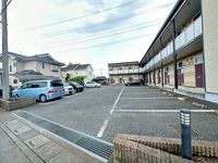 レオパレス椿原 駐車場