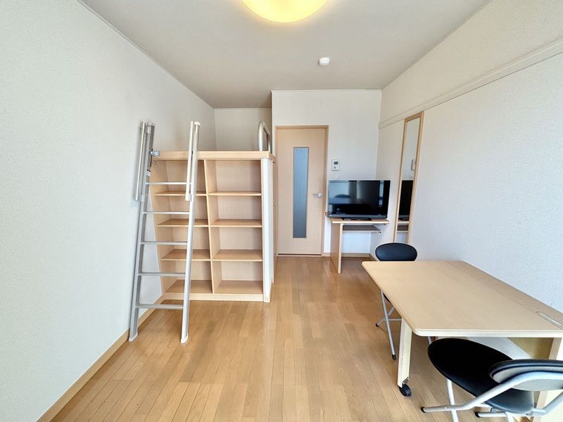 レオパレスⅠＢＡ 居間