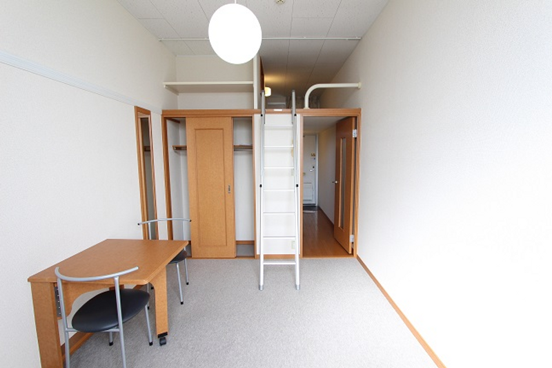 レオパレス藤仁 居間