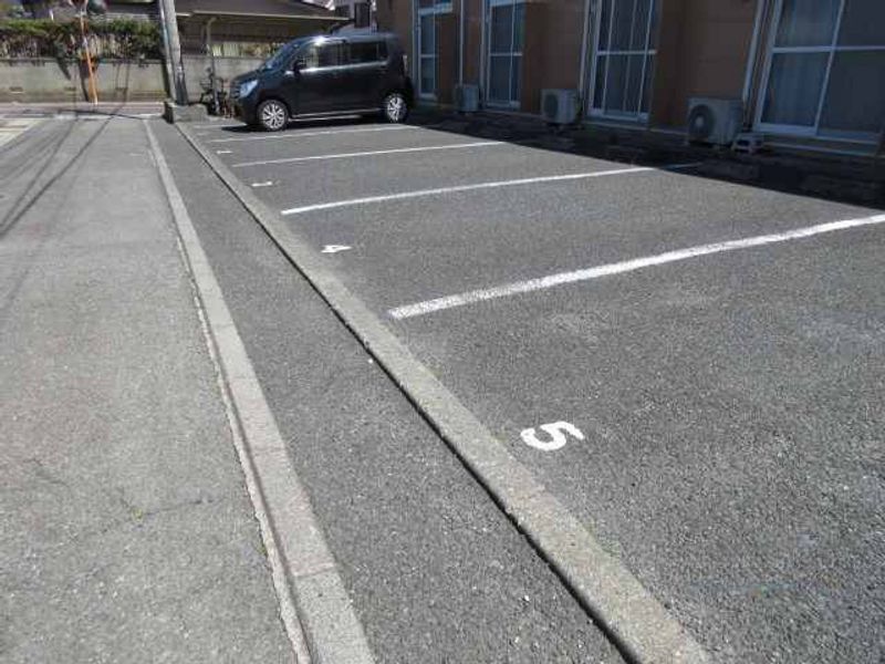 レオパレスビアンカ 駐車場