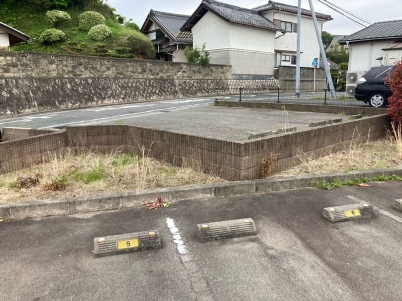 レオパレスグリーンハイツ南白土 駐車場