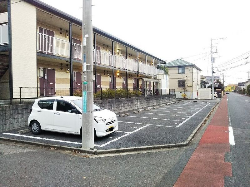 レオパレスサンスイ 駐車場
