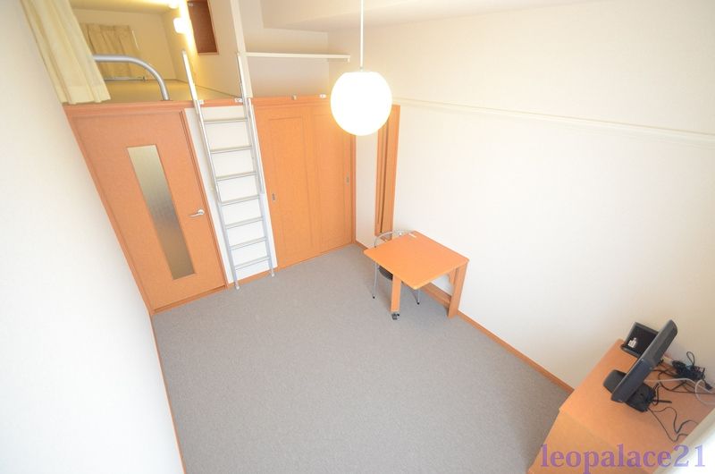 レオパレス大内越 収納