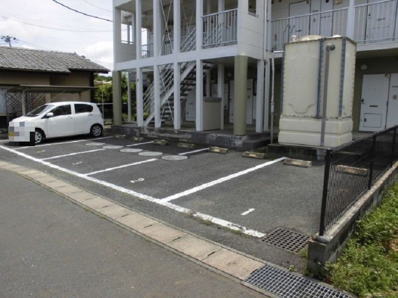 レオパレスアンヘル 駐車場