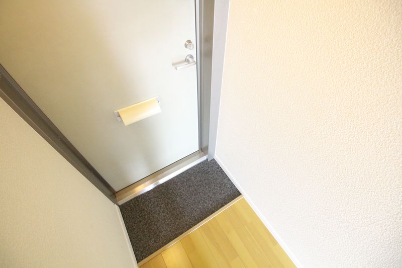 レオパレスシプレ 玄関