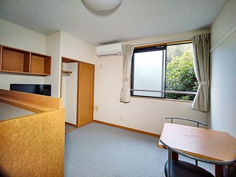 レオパレスグランデ 居間