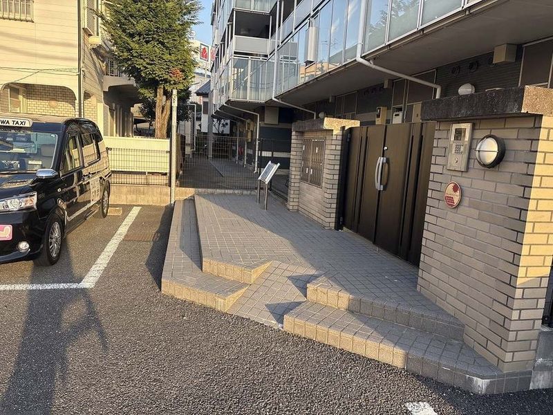 レオネクストひまわりⅡ エントランス
