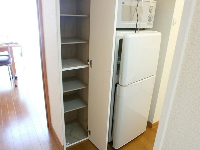 レオパレス藤井２号館 玄関