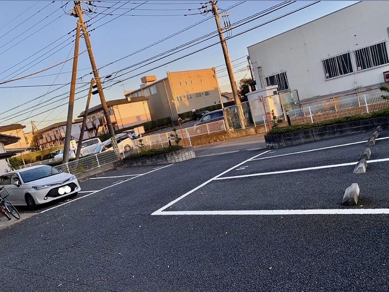 レオパレスアウル 駐車場