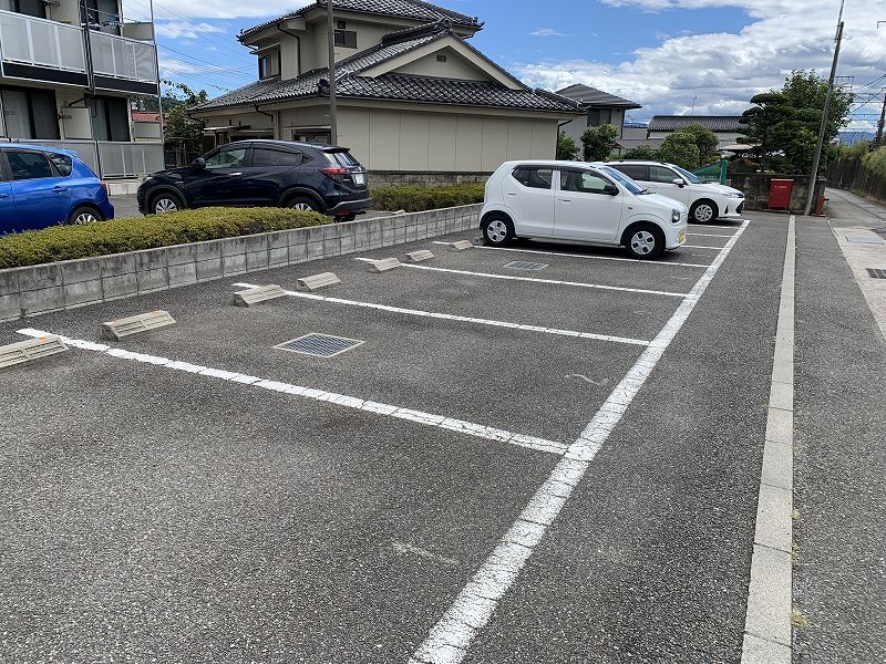 レオパレス叶 駐車場