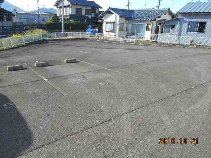 レオパレスゆうゆう 駐車場