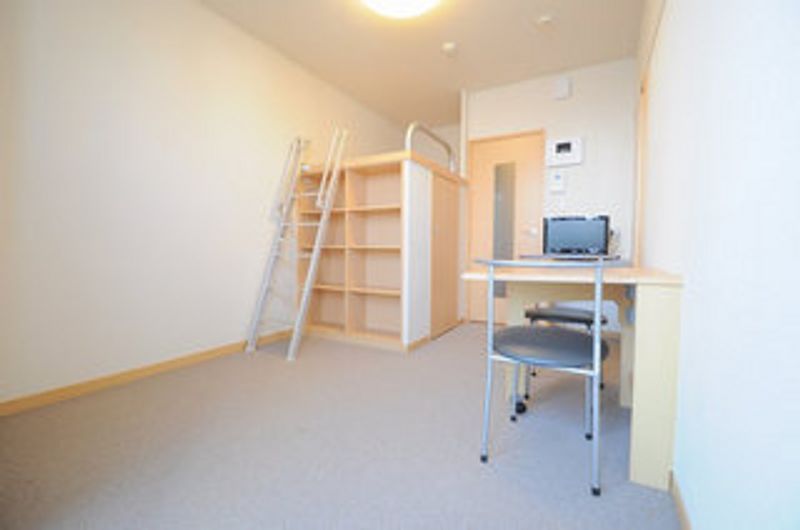 レオパレス瑛華 居間