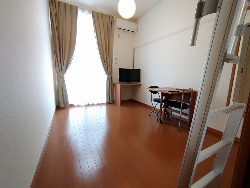 レオパレスオアシス 居間