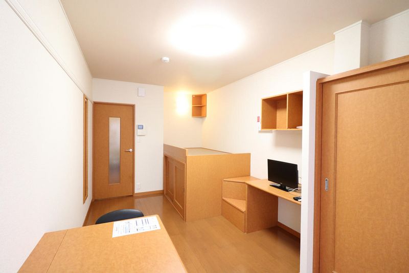 レオパレスナイズ紫竹 居間