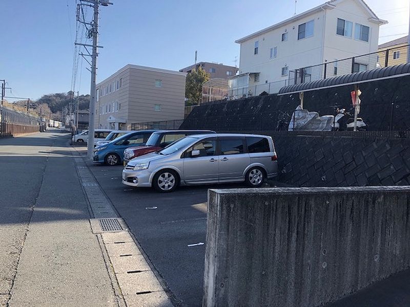 レオパレスクイーンハイツ掛川 駐車場