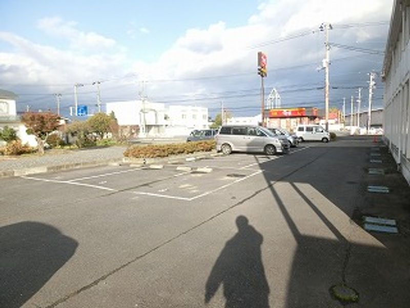 レオパレス十和田 駐車場