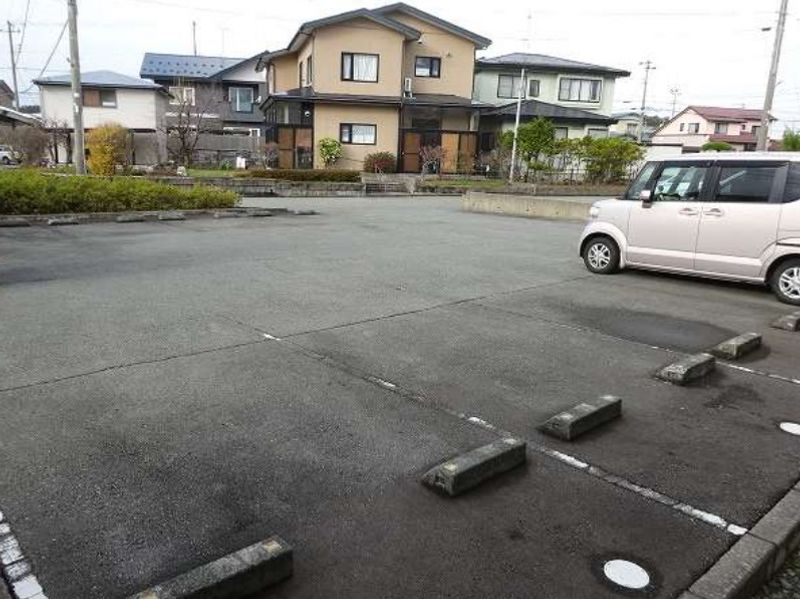 レオパレスベル 駐車場