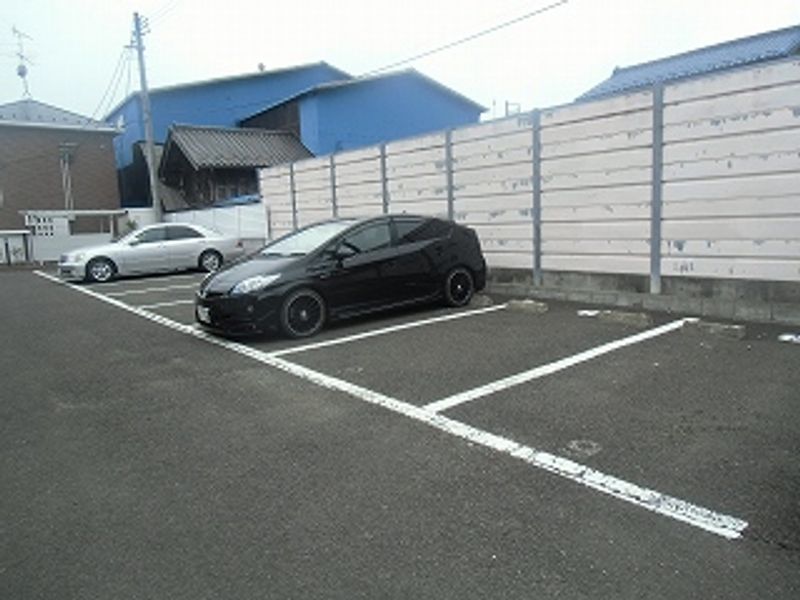 レオパレス南宮 駐車場
