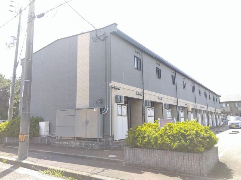 レオパレスハイメゾン坂出 外観