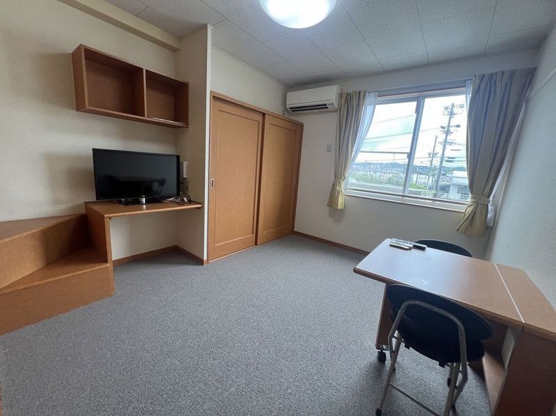 レオパレスブロード・ミヤワキ 居間