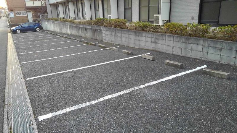 レオパレスクレール 駐車場