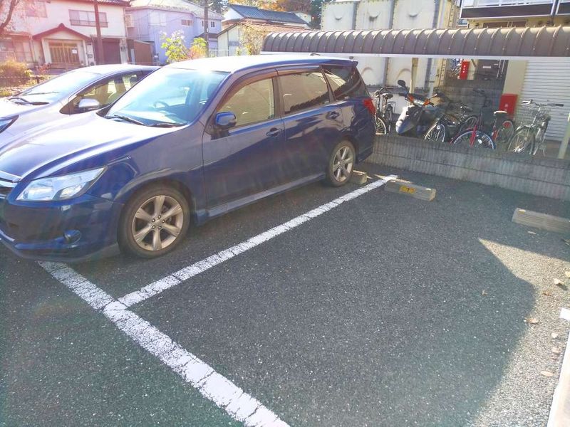 レオパレスカーニバルⅡ 駐車場